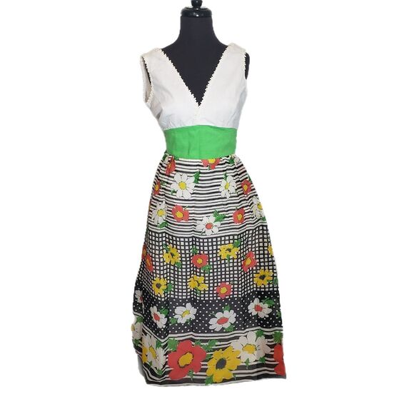 Multicolored Sleeveless V-Neck Maxi Sundress - Picture 2 of 16